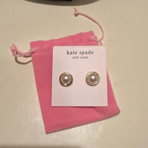 Kate Spade Faux Pearl Cabochon Stud Earrings Gold Tone Bezel Preppy Feminine - Picture 5 of 6